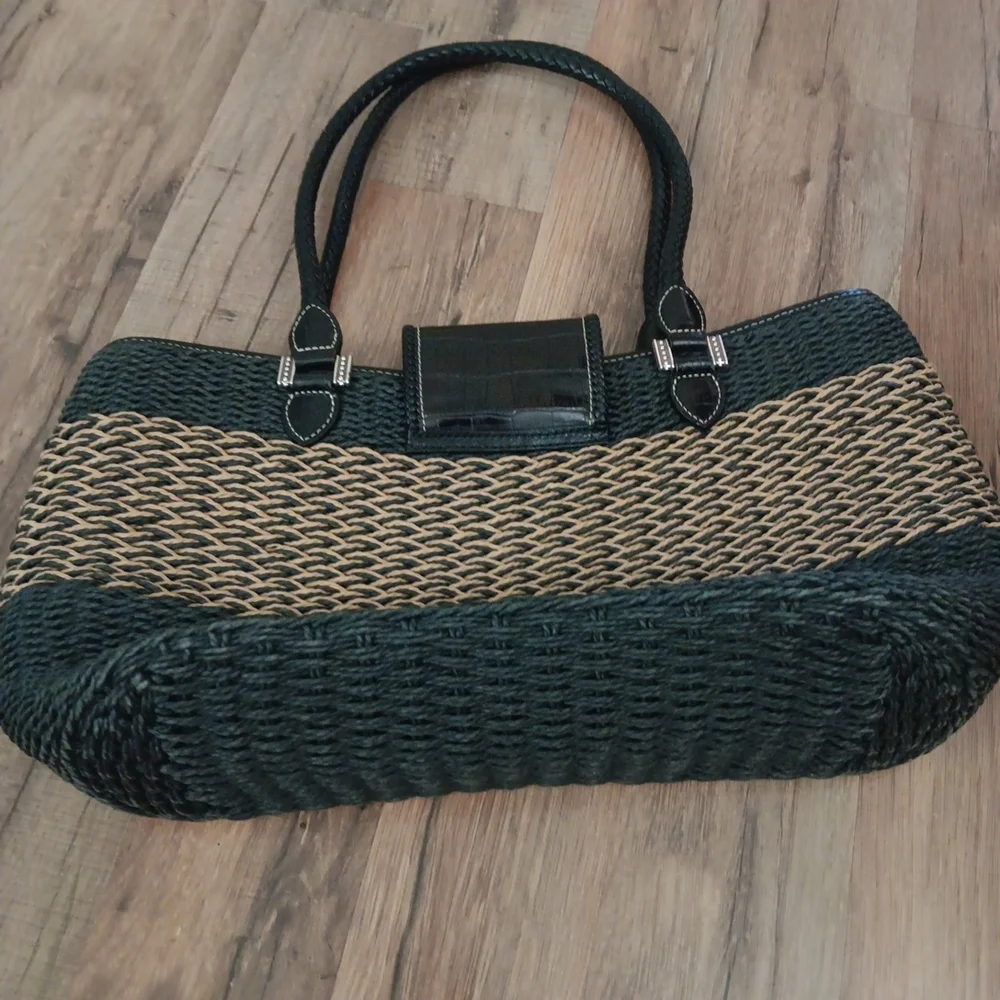 Woven Straw Tote Bag in Black and Tan - Picture 4 of 7